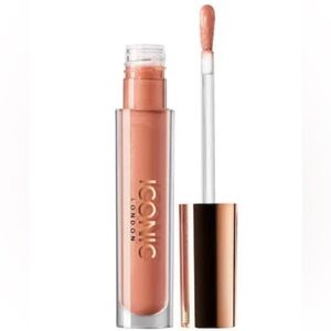 Non-sticky, high-shine gloss infused with  peptide for voluminous looking lips.